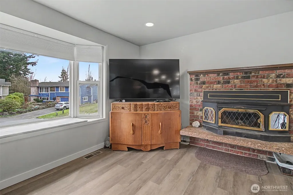 33831 37th Avenue SW Federal Way WA 98023