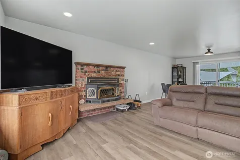 33831 37th Avenue SW Federal Way WA 98023