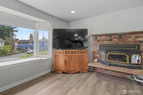 33831 37th Avenue SW Federal Way WA 98023