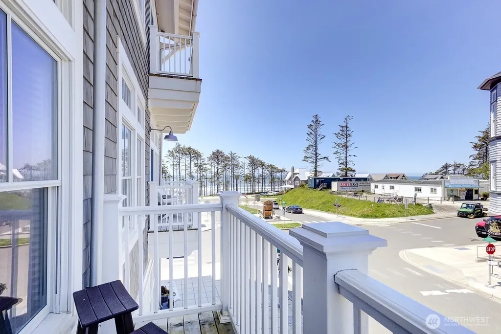 204 Market Street Pacific Beach WA 98571