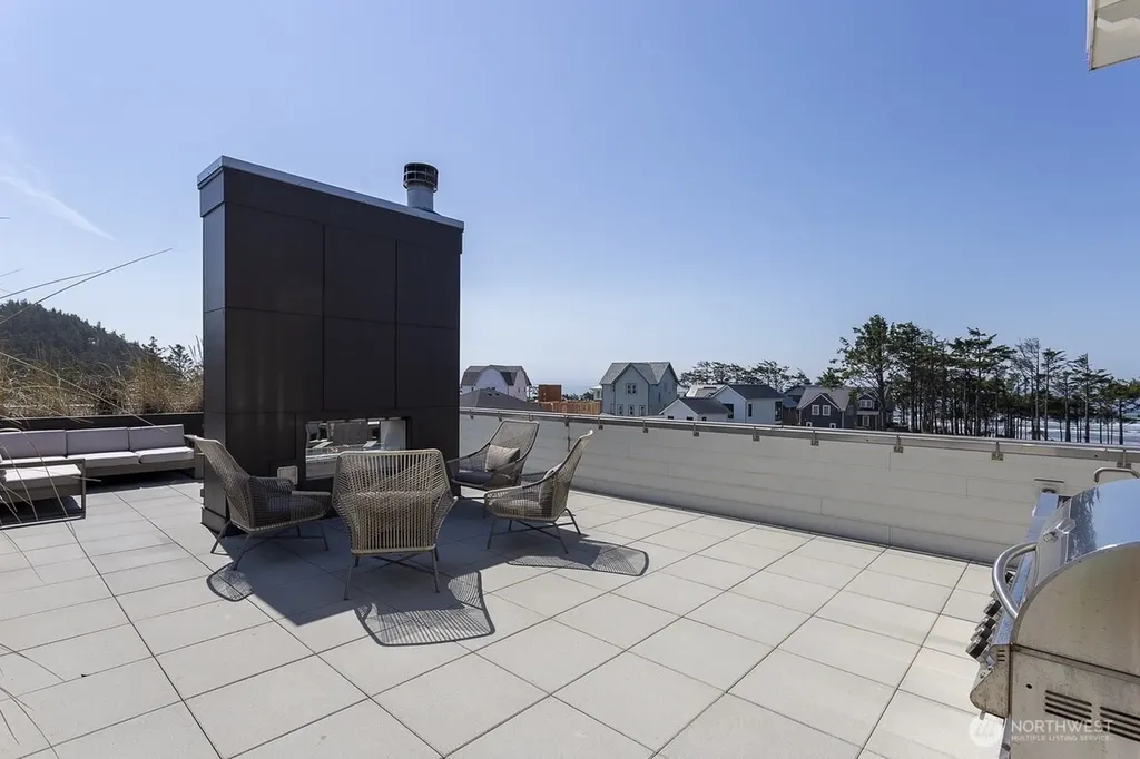 204 Market Street Pacific Beach WA 98571
