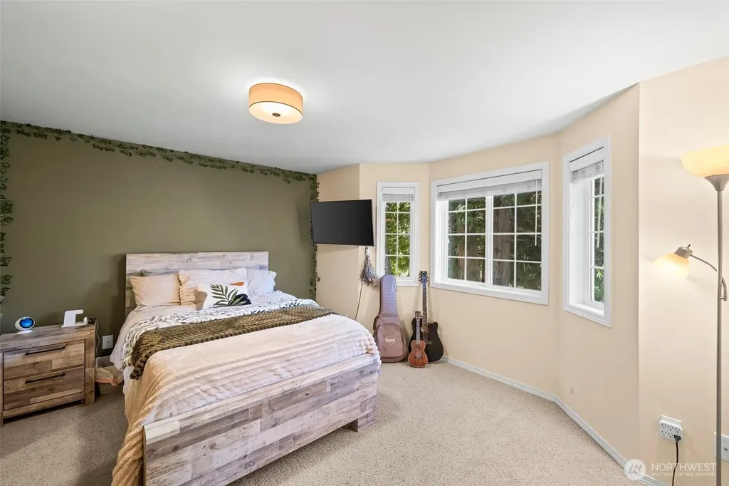 2016 Golden Maples Court NW Olympia WA 98502