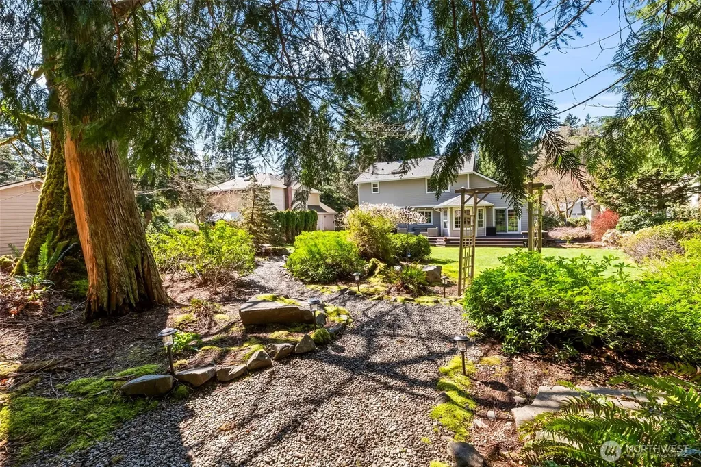 2016 Golden Maples Court NW Olympia WA 98502