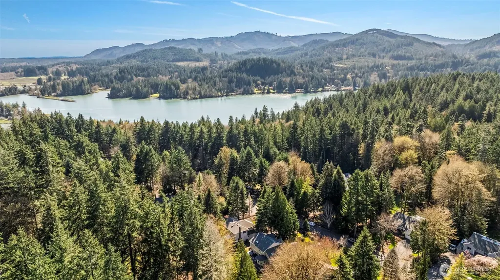 2016 Golden Maples Court NW Olympia WA 98502