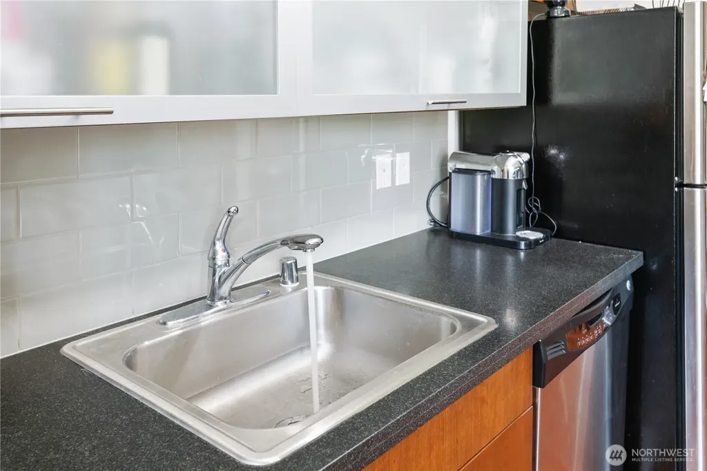 4547 8th Avenue NE Seattle WA 98105