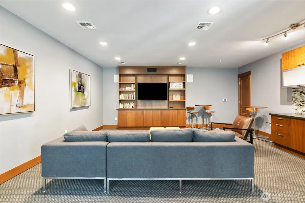 4547 8th Avenue NE Seattle WA 98105