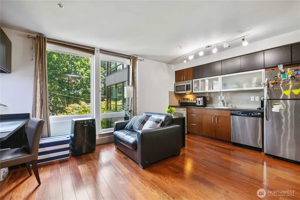 4547 8th Avenue NE Seattle WA 98105