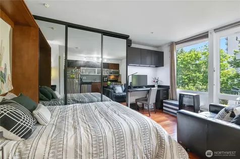 4547 8th Avenue NE Seattle WA 98105