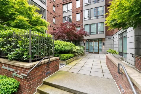 4547 8th Avenue NE Seattle WA 98105