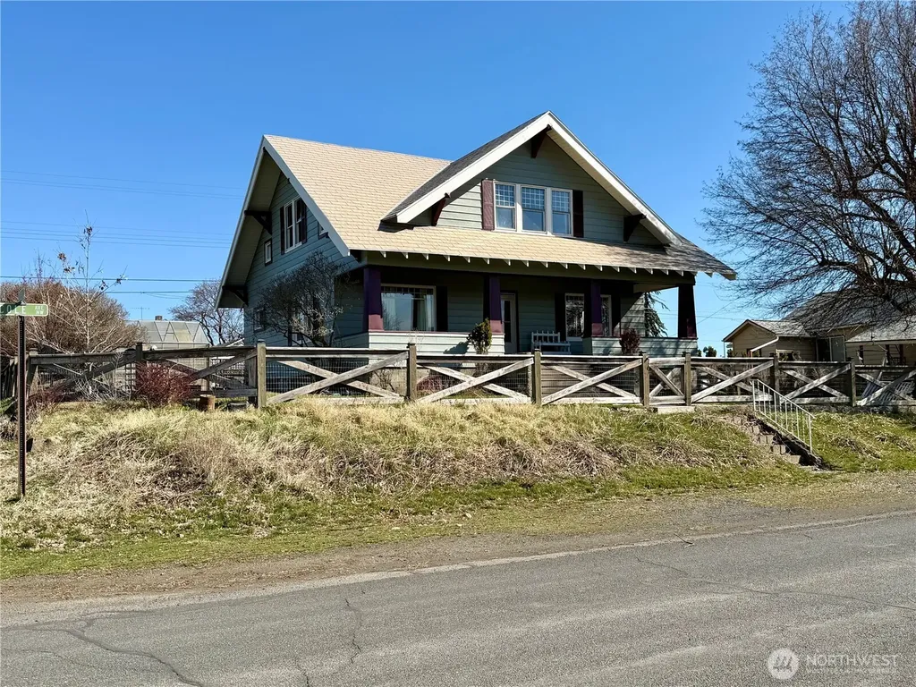 215 NW Cole Avenue Wilbur WA 99185