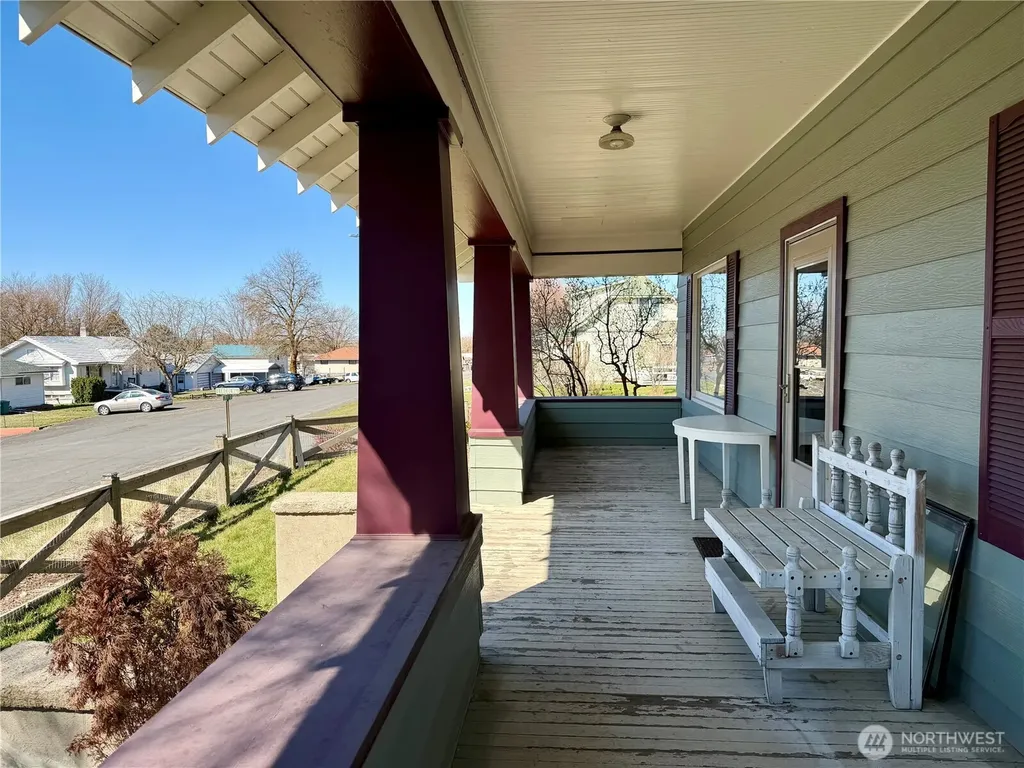 215 NW Cole Avenue Wilbur WA 99185