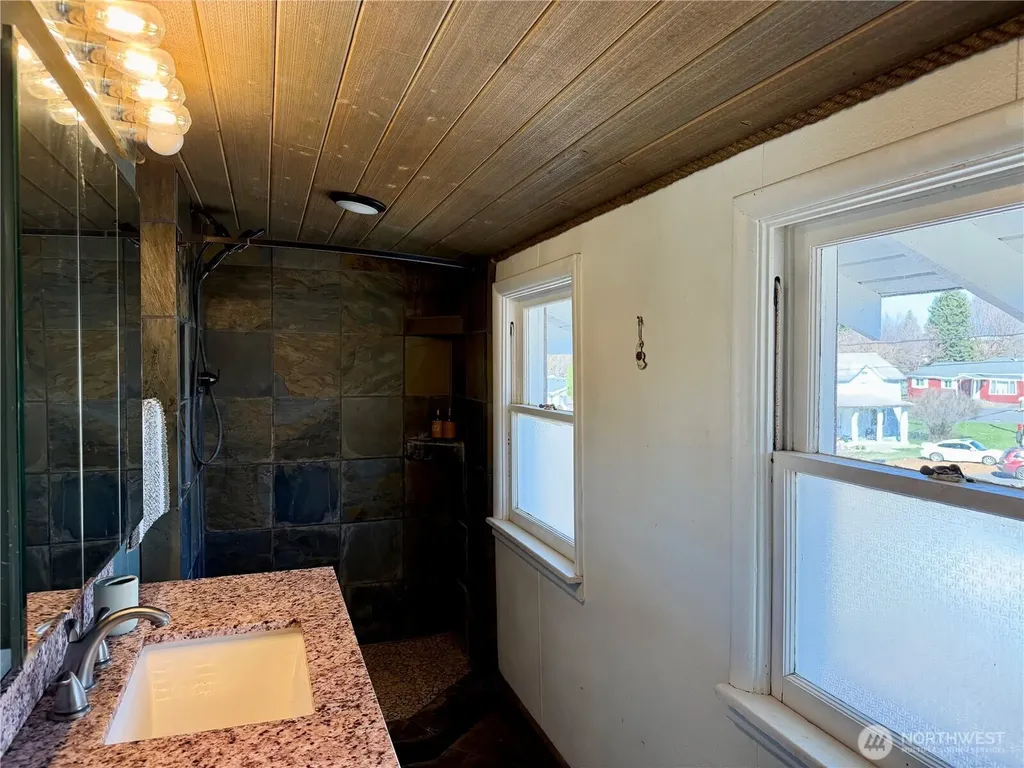 215 NW Cole Avenue Wilbur WA 99185