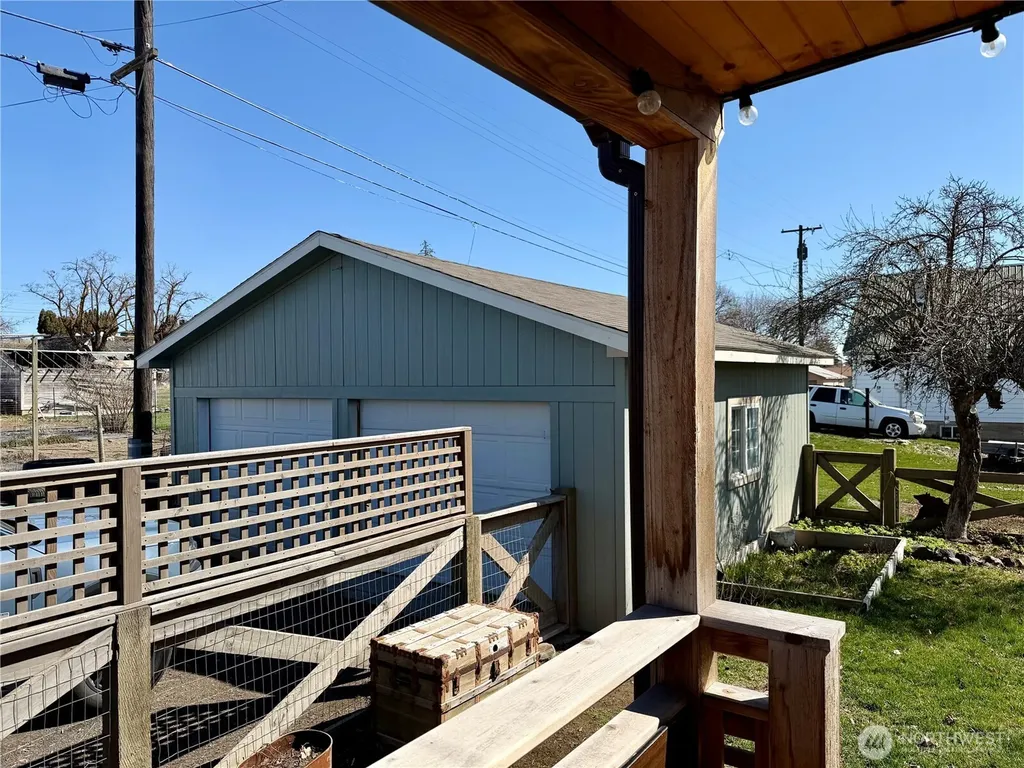 215 NW Cole Avenue Wilbur WA 99185