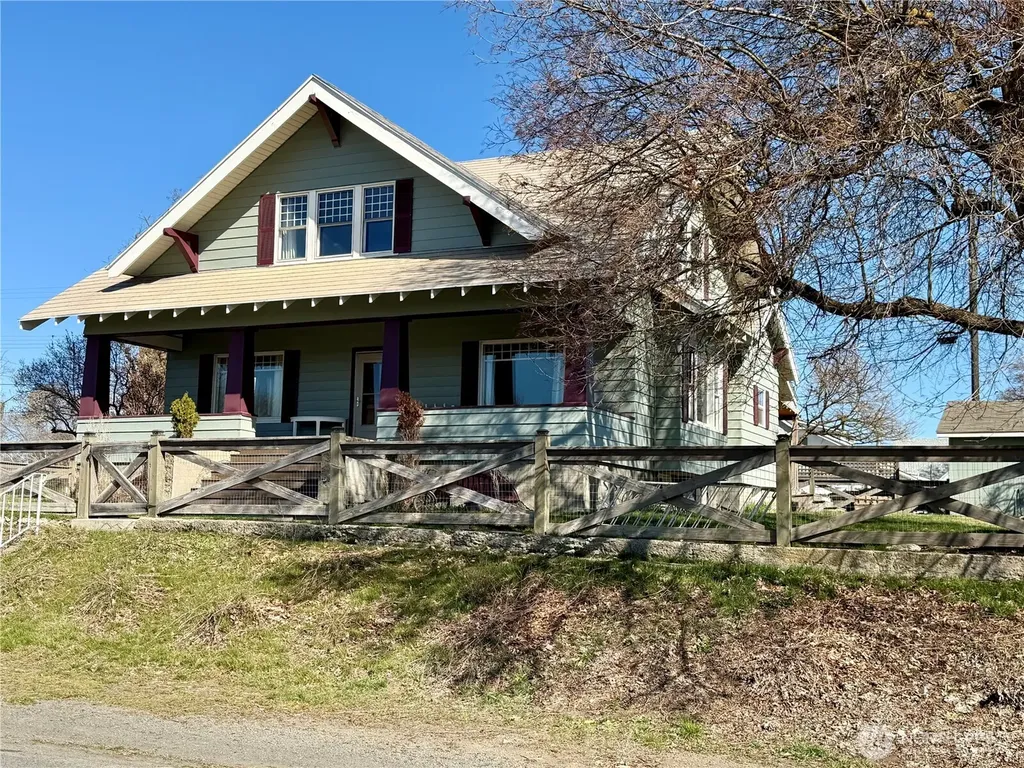 215 NW Cole Avenue Wilbur WA 99185