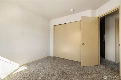 210 NE Melrose Drive Oak Harbor WA 98277