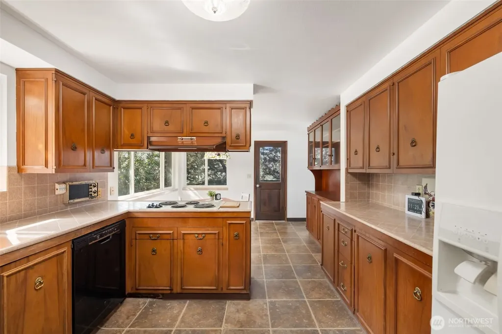 29903 Marine View Dr SW Federal Way WA 98023