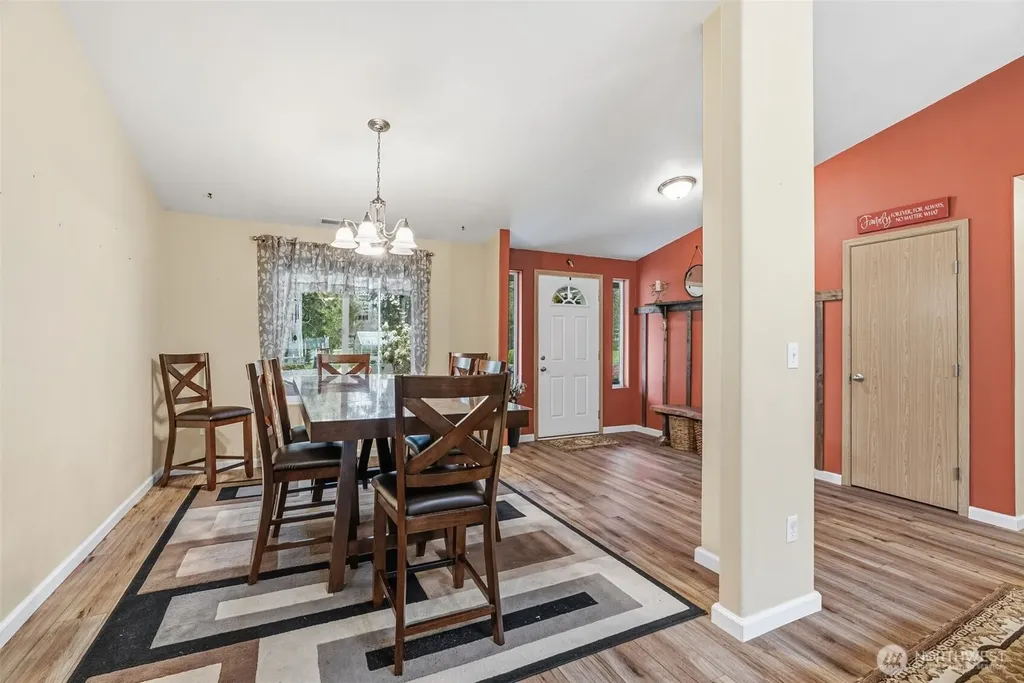 260 Trinity Drive Castle Rock WA 98611