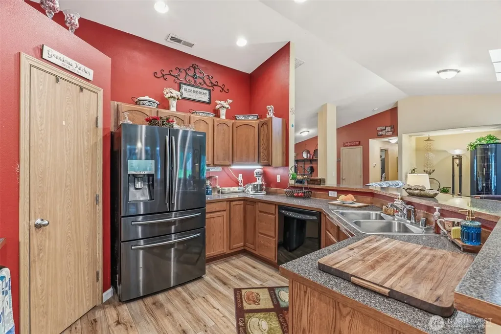 260 Trinity Drive Castle Rock WA 98611
