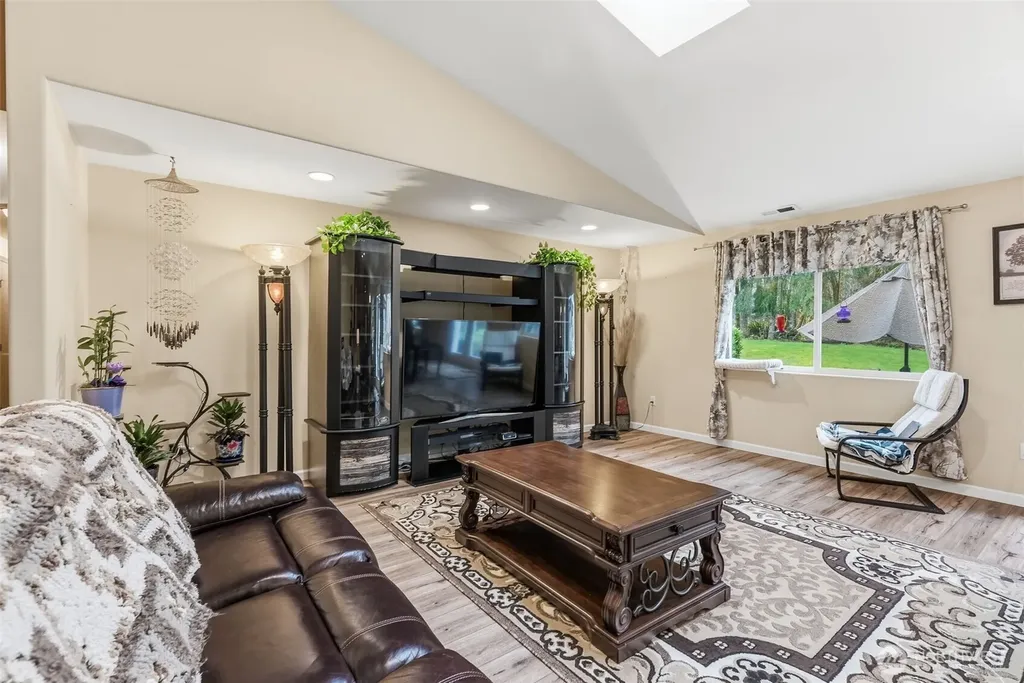 260 Trinity Drive Castle Rock WA 98611