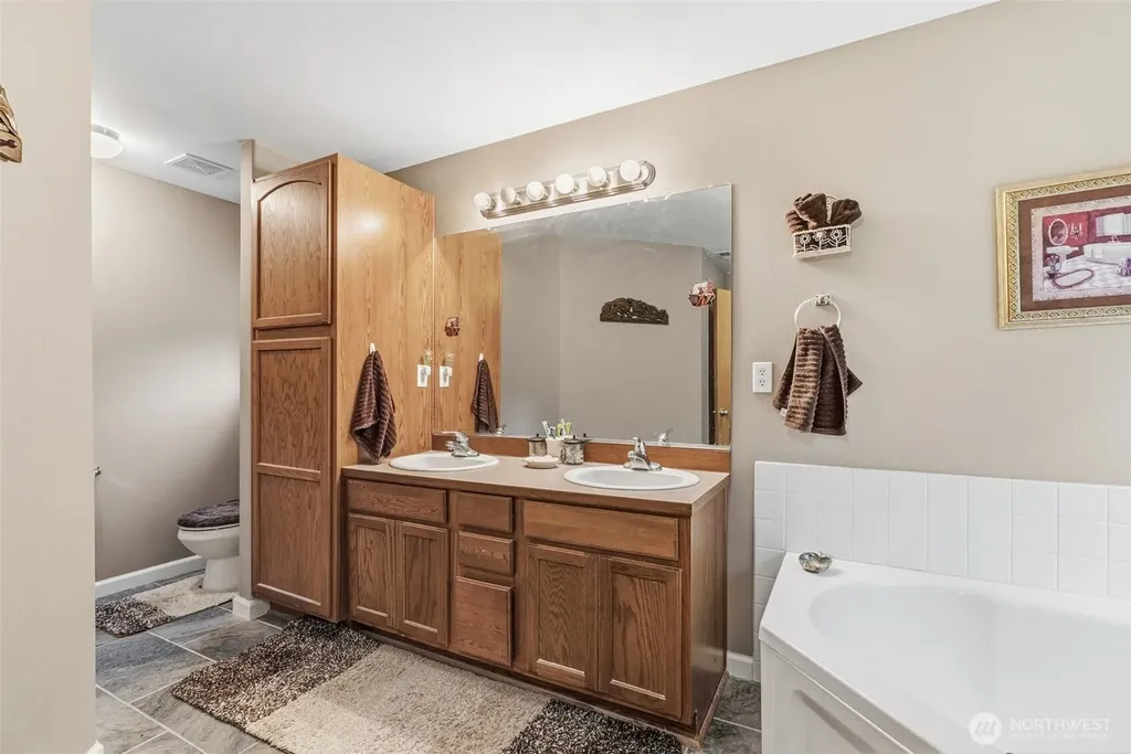 260 Trinity Drive Castle Rock WA 98611