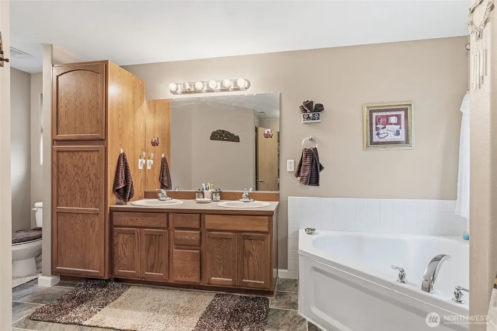 260 Trinity Drive Castle Rock WA 98611