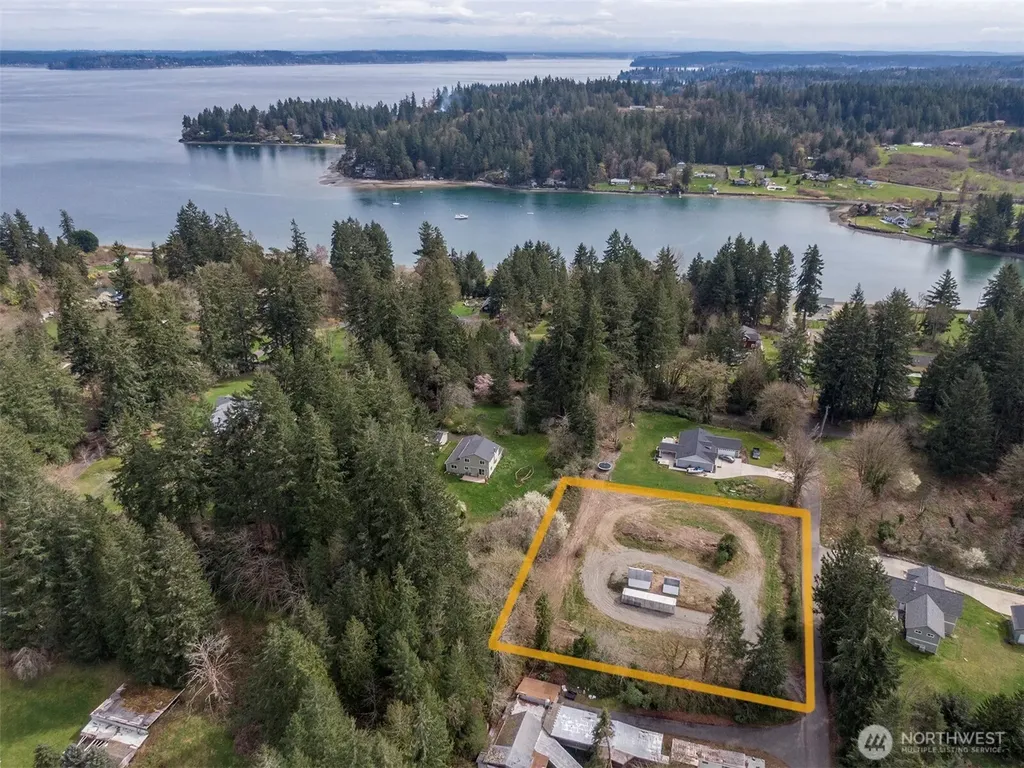 17227 4th Avenue NW Lakebay WA 98349