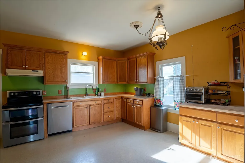 517 Lawson Street Sumas WA 98295