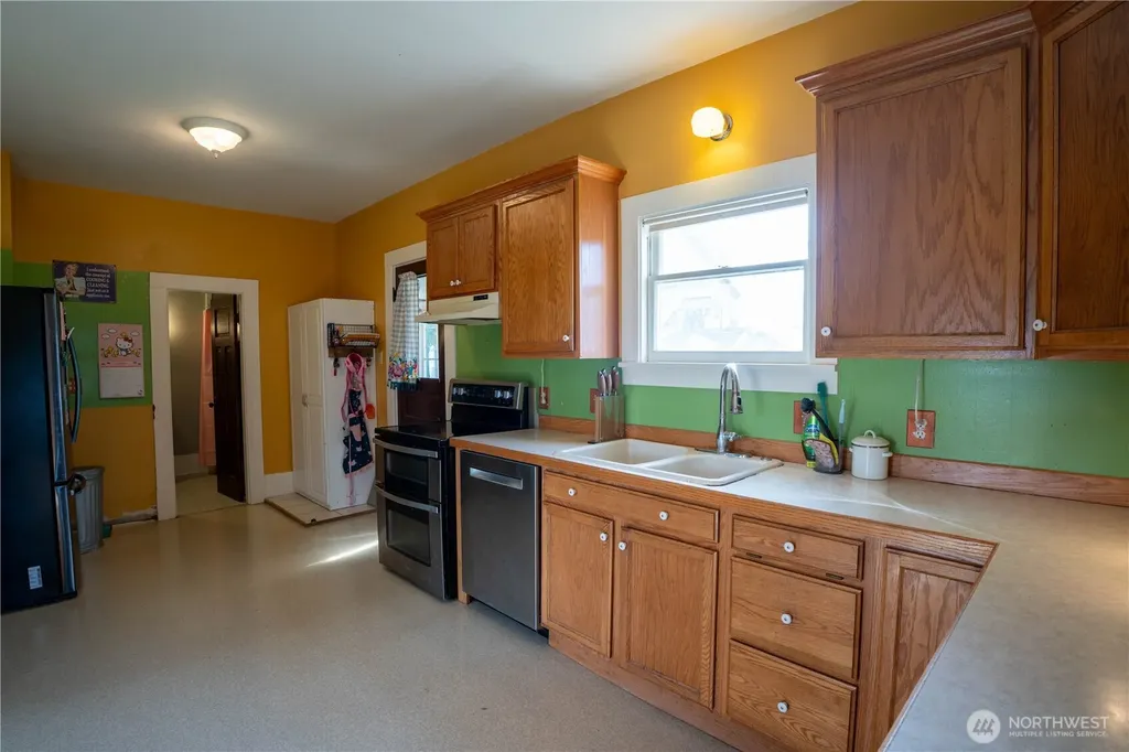 517 Lawson Street Sumas WA 98295