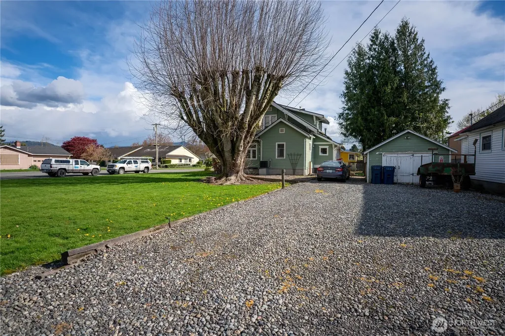 517 Lawson Street Sumas WA 98295