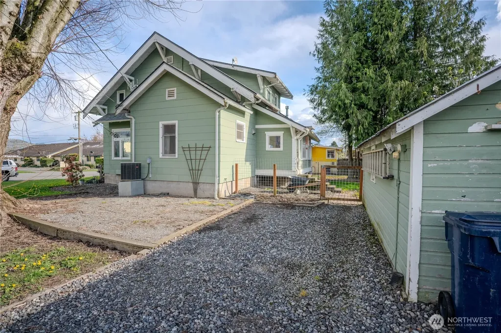 517 Lawson Street Sumas WA 98295