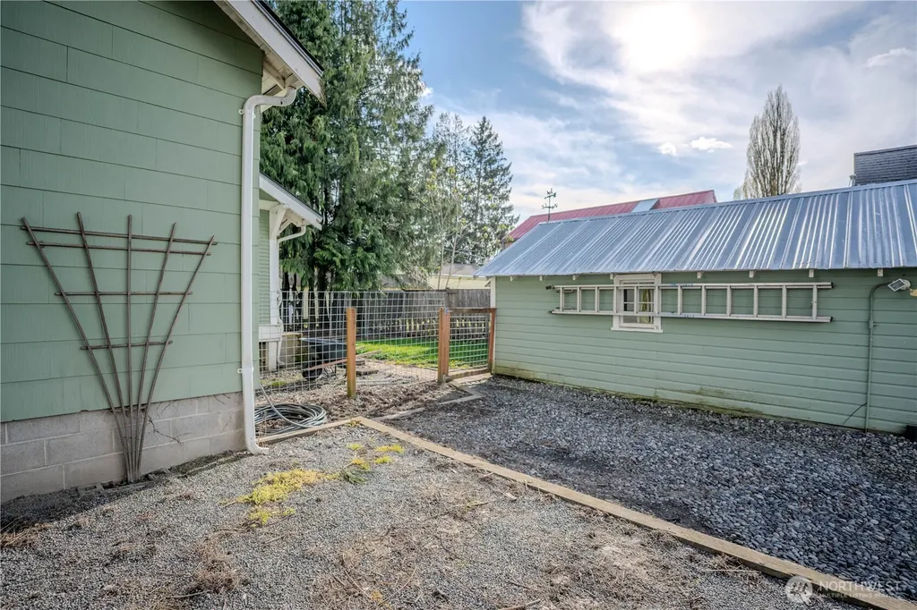 517 Lawson Street Sumas WA 98295
