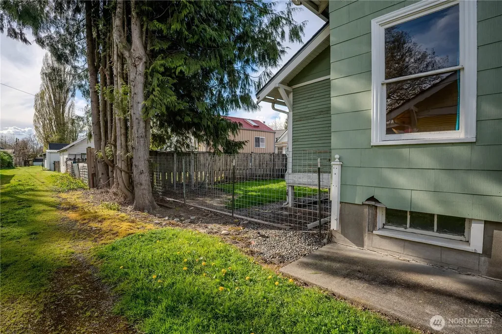 517 Lawson Street Sumas WA 98295