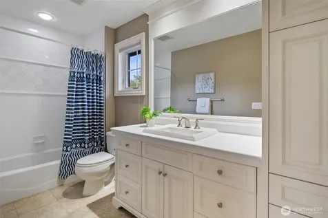 2753 204th Lane NE Sammamish WA 98074