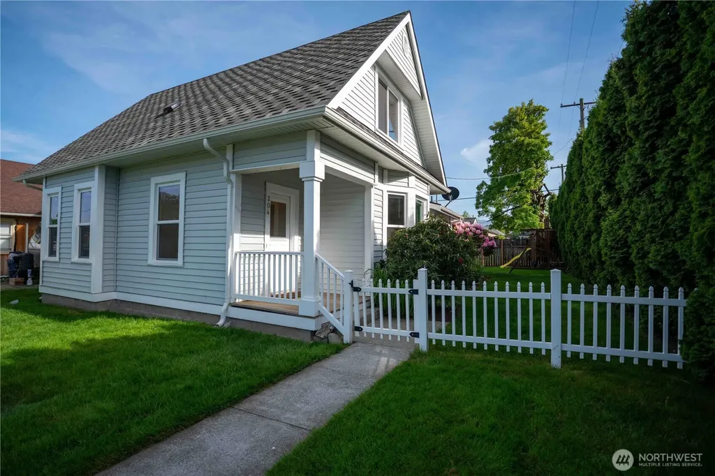 304 Sumas Avenue Sumas WA 98295