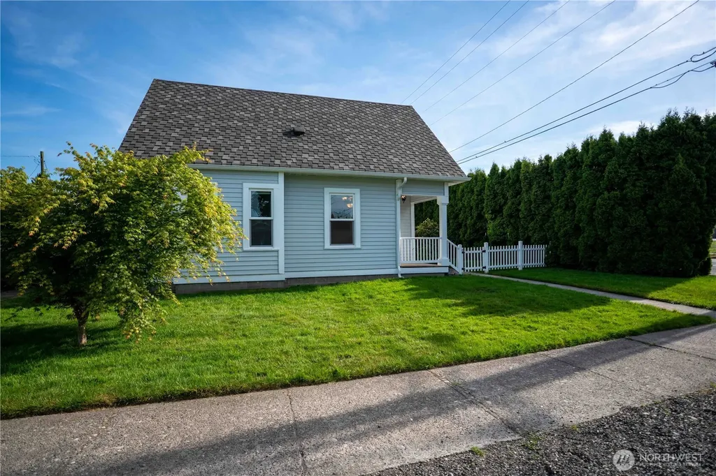 304 Sumas Avenue Sumas WA 98295