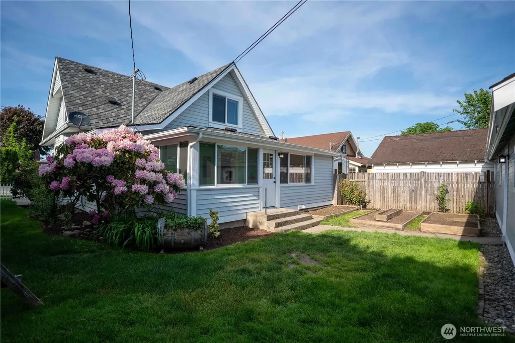 304 Sumas Avenue Sumas WA 98295