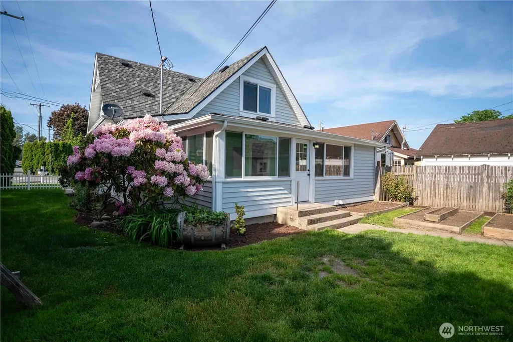 304 Sumas Avenue Sumas WA 98295