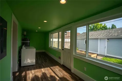 304 Sumas Avenue Sumas WA 98295