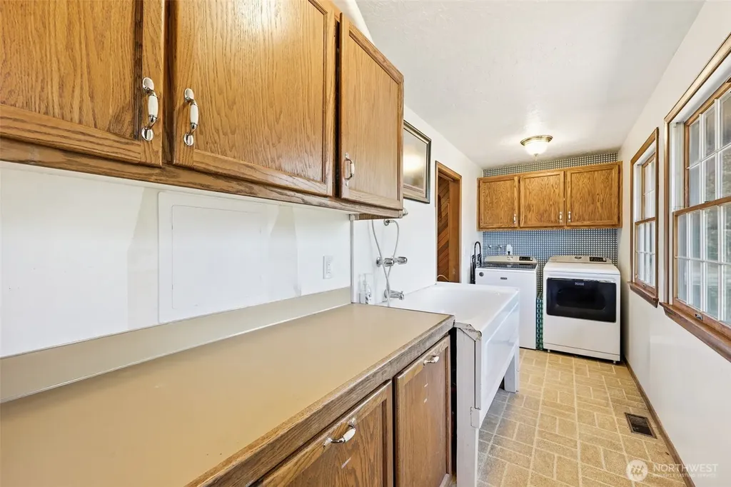 2723 Key Peninsula Highway SW Lakebay WA 98349