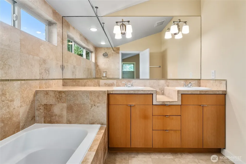 738 N 185th Street Shoreline WA 98133