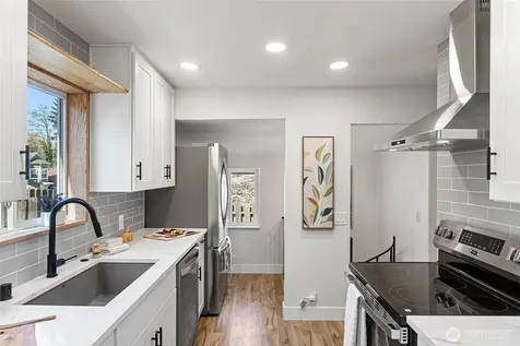 302 S Barton Street Seattle WA 98108