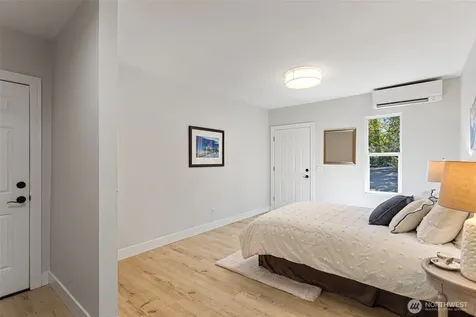 302 S Barton Street Seattle WA 98108