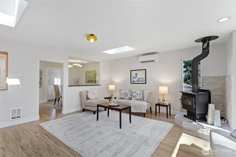 302 S Barton Street Seattle WA 98108