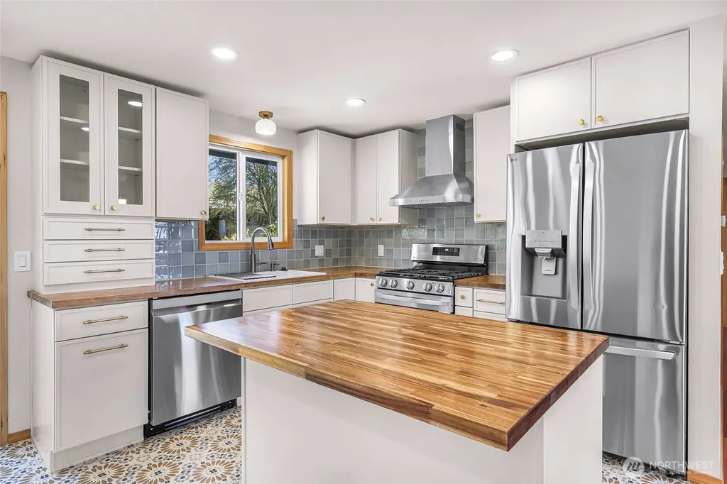 2832 St Clair Bellingham WA 98226