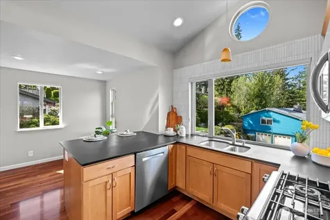16813 NE 33rd Street Bellevue WA 98008