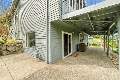 16813 NE 33rd Street Bellevue WA 98008