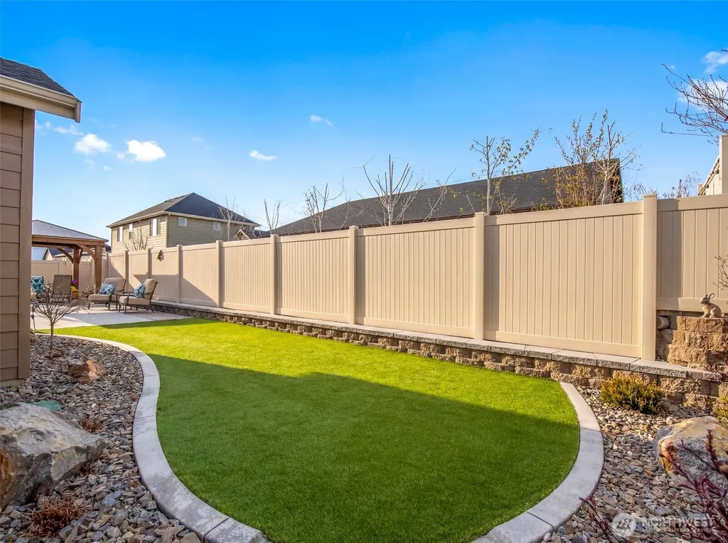 1747 S Blanchard Loop East Wenatchee WA 98802