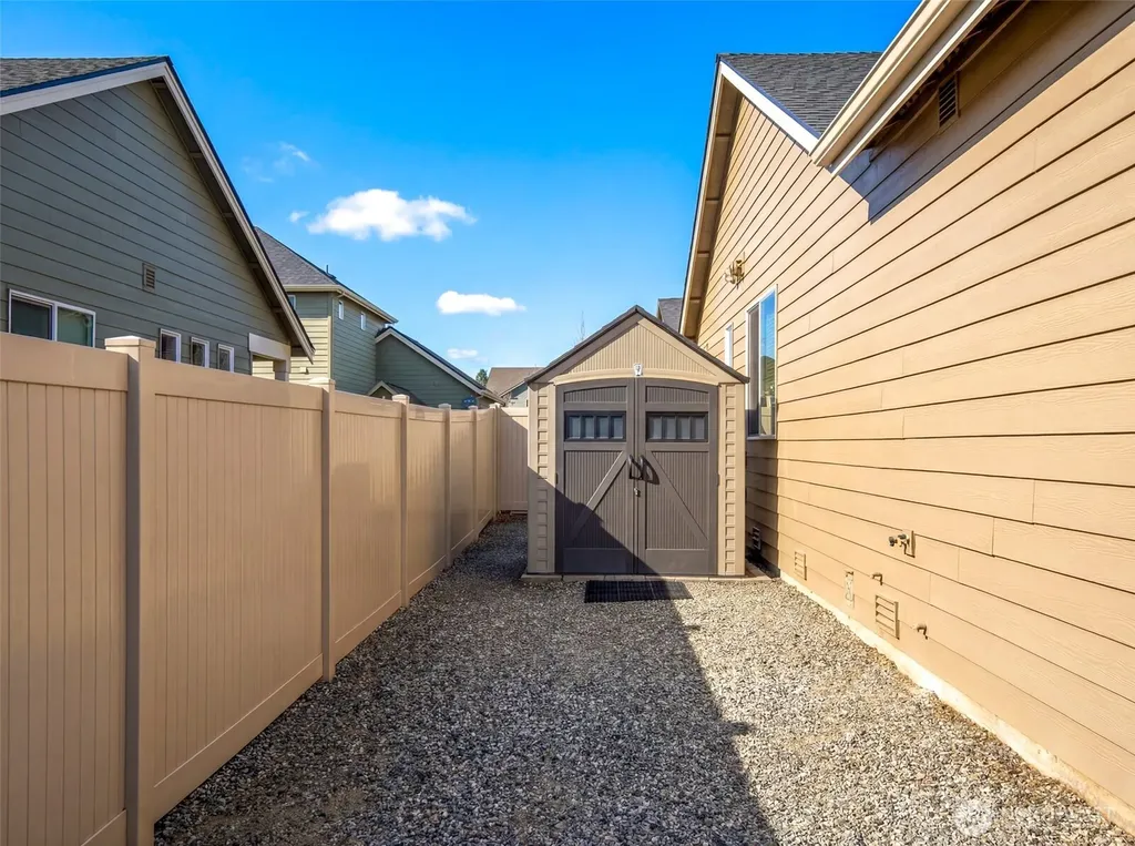1747 S Blanchard Loop East Wenatchee WA 98802