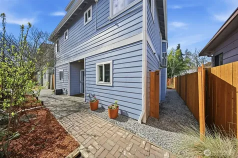 8847 9th Avenue SW Seattle WA 98106