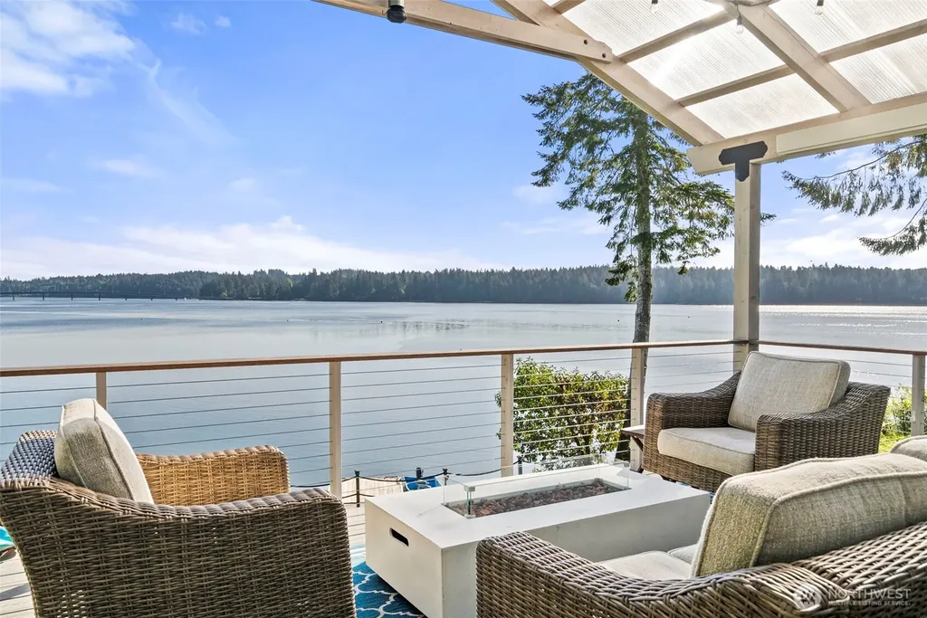 4751 E Pickering Road Shelton WA 98584